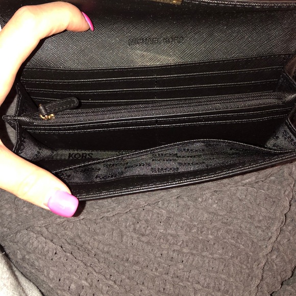 Michael Kors wallet - Picture 3 of 5